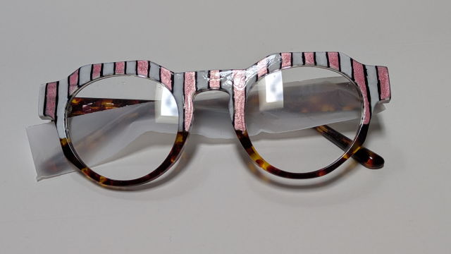 Tortoiseshell frames with pink and white vertical stripes